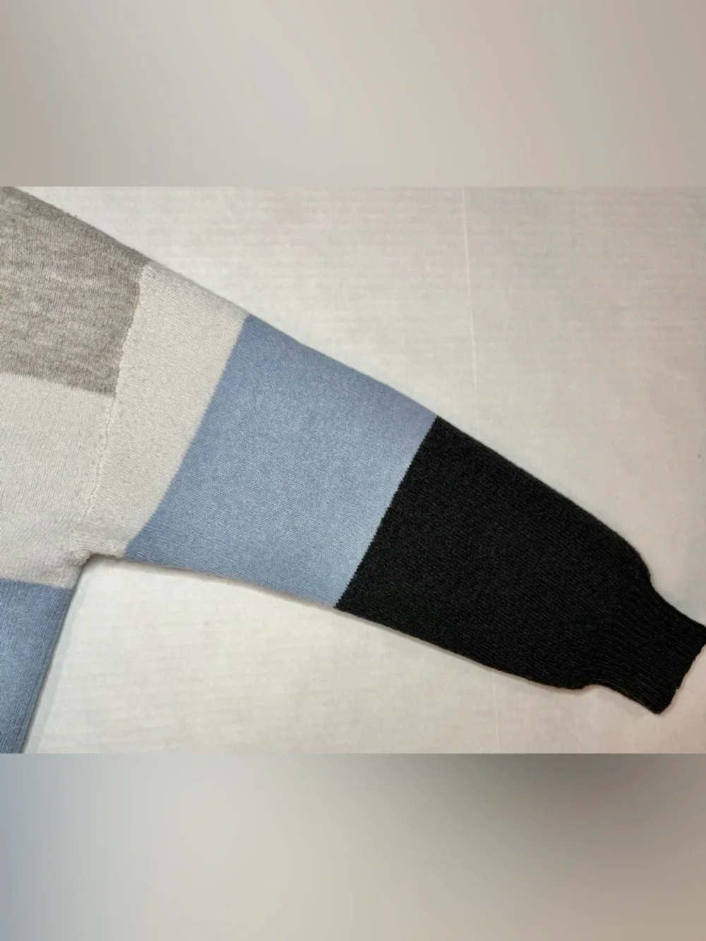 H&M Colorblock Knit Sweater Blue Gray White Black Crew Neck Pullover Size S - Picture 15 of 15